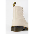 Load image into Gallery viewer, Dr. Martens Beige Lederstiefel
