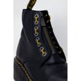 Load image into Gallery viewer, Dr. Martens Schwarzer Lederstiefel
