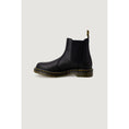 Load image into Gallery viewer, Dr. Martens Schwarzer Lederstiefel
