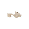 Load image into Gallery viewer, Guess Beige Wildleder Pumps
