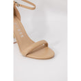 Load image into Gallery viewer, Guess Beige Leder Pumps
