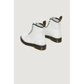 Load image into Gallery viewer, Dr. Martens Weißer Lederstiefel
