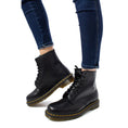 Load image into Gallery viewer, Dr. Martens Schwarzer Lederstiefel
