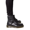 Load image into Gallery viewer, Dr. Martens Schwarzer Lederstiefel
