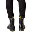 Load image into Gallery viewer, Dr. Martens Schwarzer Lederstiefel
