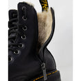 Load image into Gallery viewer, Dr. Martens Schwarzer Lederstiefel
