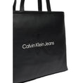 Load image into Gallery viewer, Calvin Klein Jeans Handtasche aus schwarzem und weißem Polyethylen
