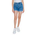 Resmi galeri görüntüleyiciye yükleyin, Vero Moda Hellblaue Baumwollshorts
