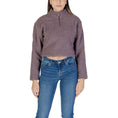 Load image into Gallery viewer, Calvin Klein Sport Lila Pullover aus recyceltem Polyester
