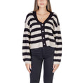 Load image into Gallery viewer, Vero Moda Beigefarbene Polyester-Strickjacke
