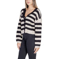 Load image into Gallery viewer, Vero Moda Beigefarbene Polyester-Strickjacke
