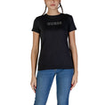 Resmi galeri görüntüleyiciye yükleyin, Guess Active Schwarze Baumwolle Tops & T-Shirt
