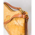 Load image into Gallery viewer, Alviero Martini Prima Classe Beige Lederhandtasche
