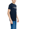 Load image into Gallery viewer, Alviero Martini Prima Classe T-Shirt aus blauer Baumwolle
