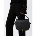 Load image into Gallery viewer, PINKO Schwarze Leder Crossbody Tasche
