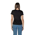 Resmi galeri görüntüleyiciye yükleyin, Calvin Klein Jeans Schwarze Baumwolle Tops & T-Shirt
