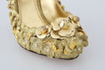 Load image into Gallery viewer, Dolce & Gabbana Gold Floral Crystal verschönerte Pumps
