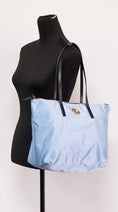 Bild in Galerie-Betrachter laden, Versace Portuna Medusa Medium Kornblumenblau Nylon Leder Tote Bag Handtasche
